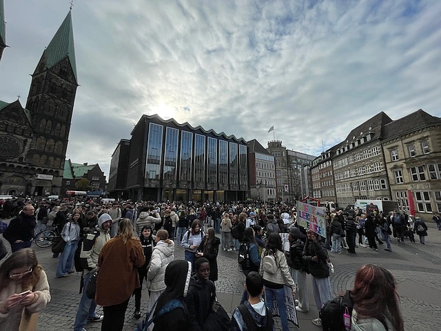 Schülerdemo in Bremen – laut, bunt und voller Energie!